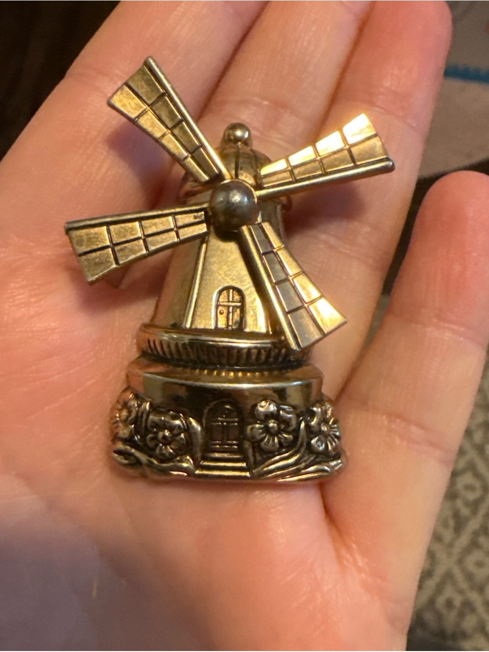 Coro Pegasus windmill moving articulated gold tone brooch pin flowers vintage